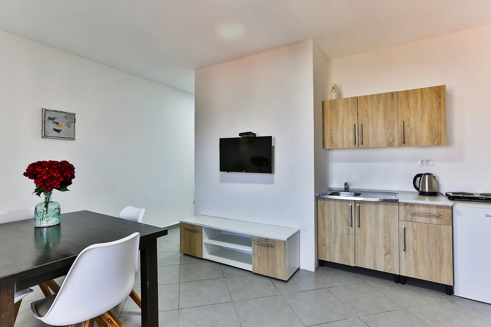 Kitchen & Dining